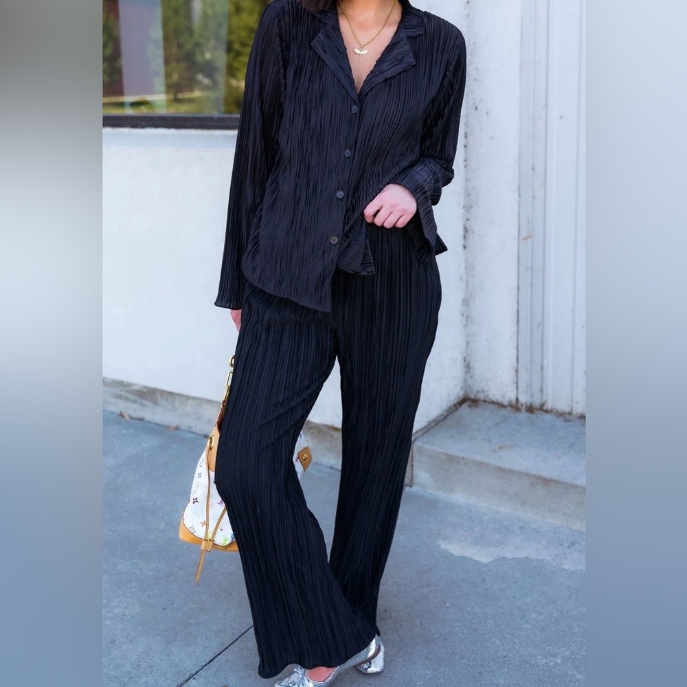 NWOT Dressed in LALA Long Sleeve Plissé Set in Black (sz M)